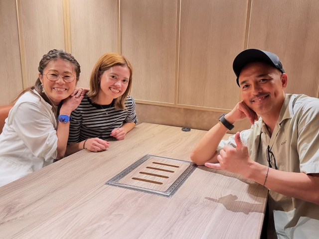 マンチェスター・シティFC 長谷川唯、日本帰国で"レジェンドサッカー選手"との豪華ショットをインスタ投稿！