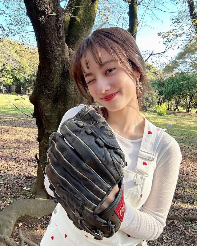 谷まりあが綺麗すぎる投球フォームを披露！来年は始球式！？