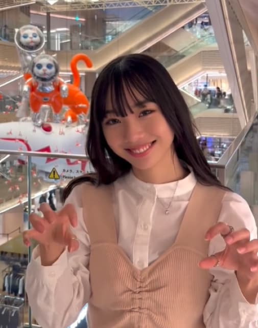 「にゃん発見！」モデル・松本麗世 ウキウキで猫になる姿が「可愛い～ 」と話題に！