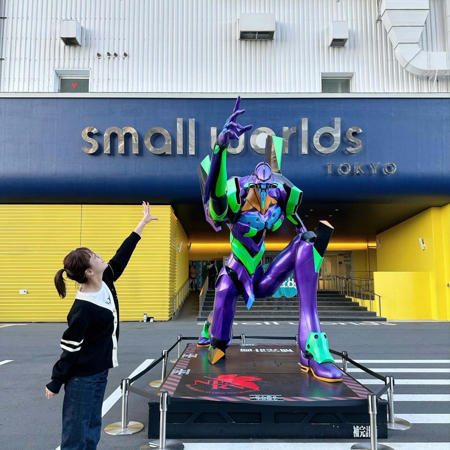 鈴木奈々がsmall world tokyoに！エヴァと2ショットも📸