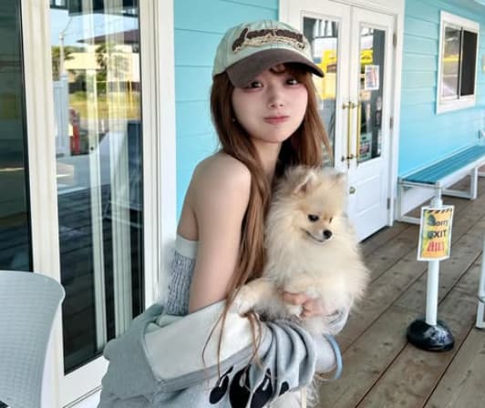 「どっちも可愛過ぎ」モデル・Kirariが愛犬の海デビューにファン歓喜！