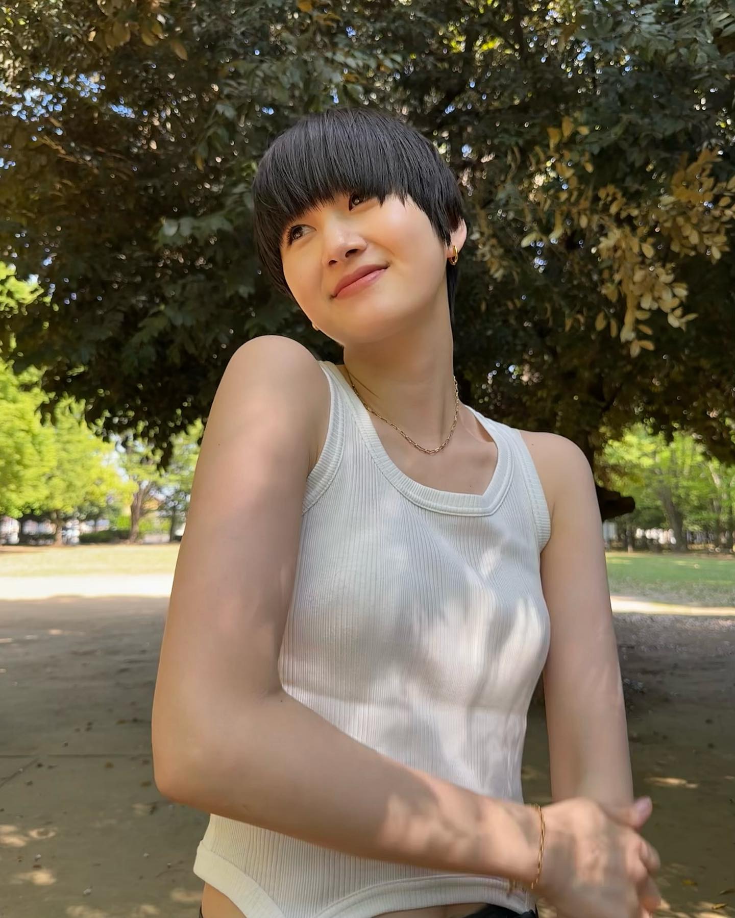 普段とは違う!?👀新井貴子、夏全開の最新ショットに反響続々🌻