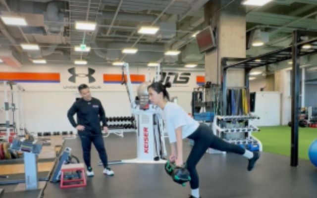 美ボディの秘訣はこれ！高橋ユウがトレーニングに励む風景を公開