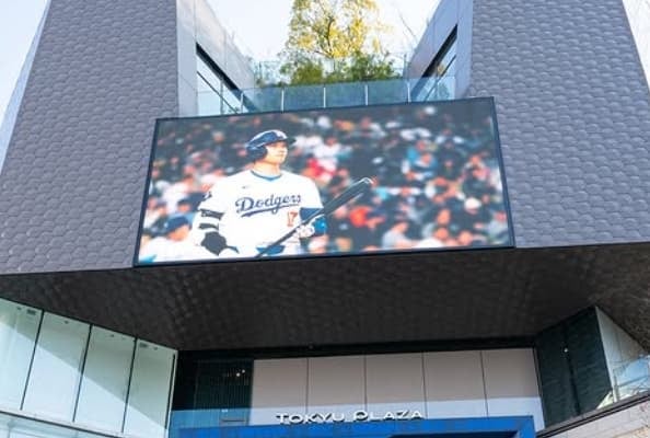 大谷翔平が東京にサプライズ登場！表参道でMLBの世界に浸る