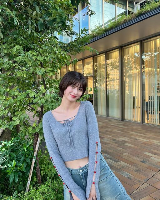 「B. MAGAZINE」編集長モデル・菜波の超絶スタイル私服ショットをファン絶賛！