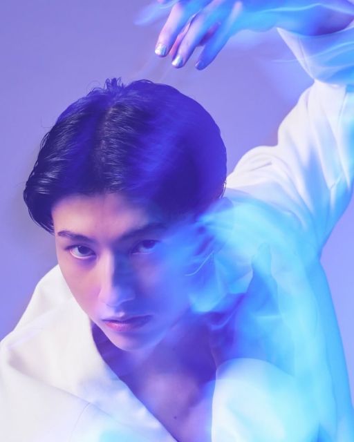 「不死鳥美しい」「宝ジェンヌ的」瀬島志琉が“不死鳥ショット”を公開！ファンを魅了！？