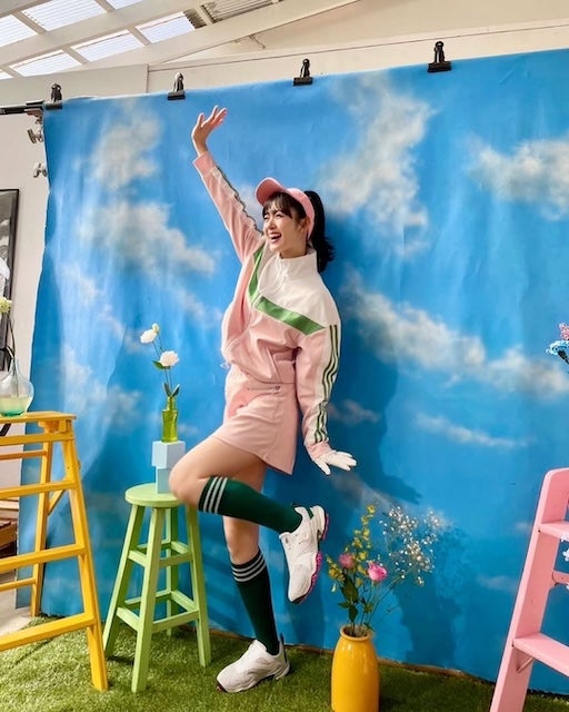 鈴木愛理の衣装着用ショットが激かわだと話題に！ファンからは「ポニめっちゃ似合ってる🥰」との声