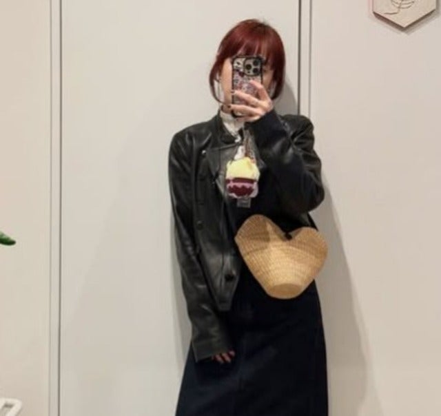 「やっっと、着れる季節が来たねぇ」高橋愛がカゴバックにライダース！