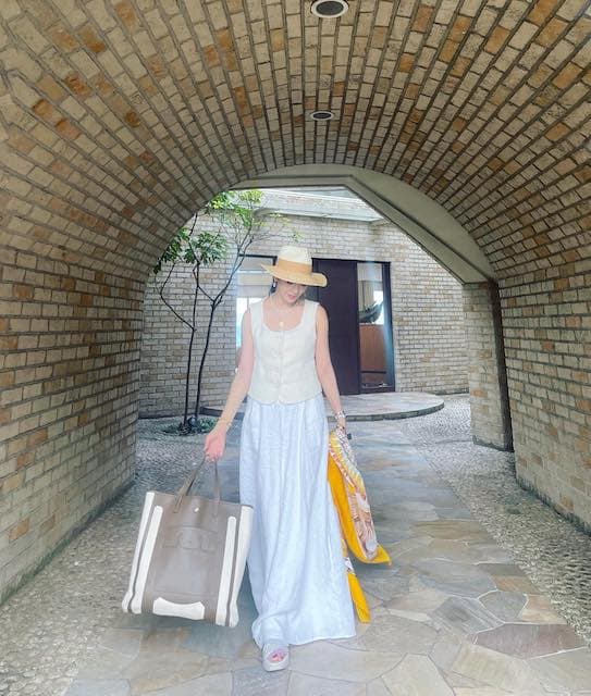 アンミカ、「白」コーデを披露！異なる白をうまく着こなす🤍