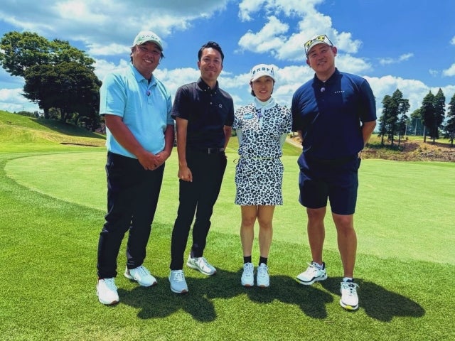 松坂大輔、ゴルフ新作撮影で笑顔。緑のフェアウェイに映える爽快ショット公開