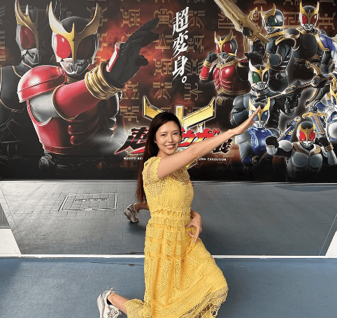 「うわー！！懐かしすぎる」美女タレント、”ヒーローになりたい・ライダーショット”を披露！ファン感激