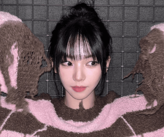 aespa・カリナ ざっくりニットを着こなす姿が可愛すぎる🥰