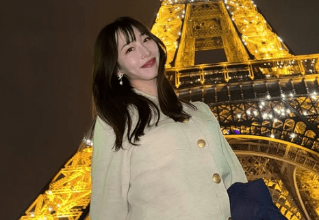 美女プロスノーボーダー、「絵葉書みたいなフォト」と大絶賛の”エッフェル・ショット”が話題！「可愛いです」