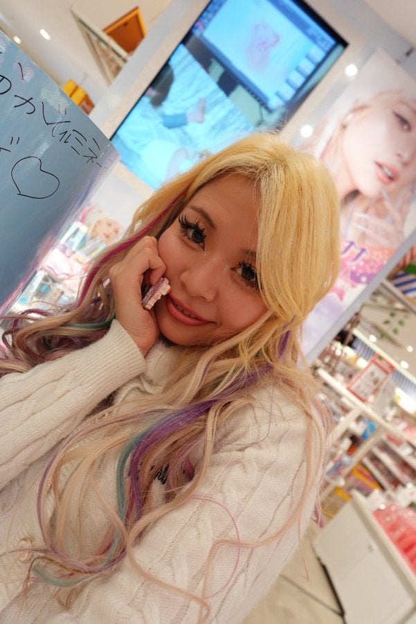 エルフ荒川　普段と一味違う服装にファンメロメロ！！