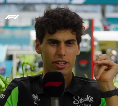 FORMULA 1® 驚きの天然ぶり！？アレックスが“謎回答”連発でファン爆笑