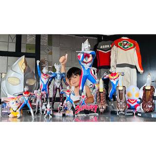 「パパはあなたが本当に羨ましいです。👆」つるの剛士の息子が永遠のヒーローとともに📸✨