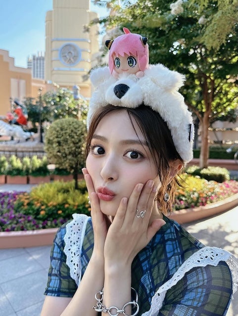 キュート炸裂！内田理央、USJ満喫ショットが話題に「アーニャとボンドのカチューシャ天才だった」