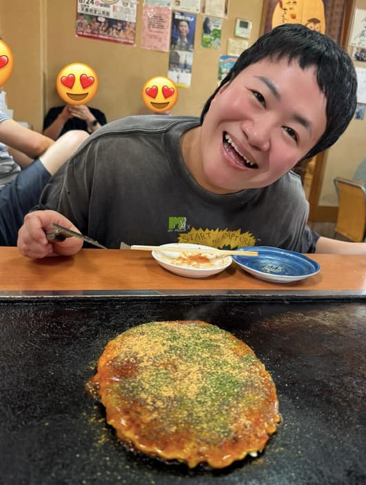 近藤春菜、大阪名物のお好み焼きを堪能！幸せ笑顔にファンほっこり