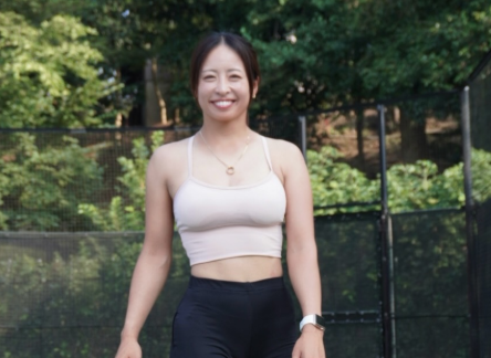 「スタイル神」園田彩乃が披露した“FILA外人コーデ”が話題！圧巻プロポーションに視線集中