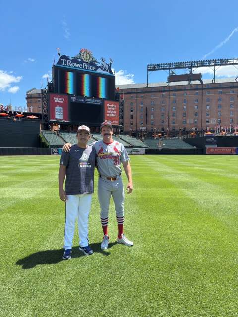 「お互い歳を取りました」野球選手・菅野智之がカージナルスのマイルズ・マイコラス投手とツーショット