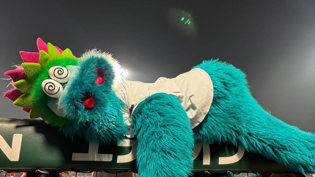 “赤ヘル界のゆるキャラ王”が遠征前に見せた、まさかの挑戦