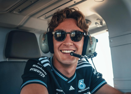 「王子降臨」ジョージ・ラッセル、ハンガリー入りの最新ショットにファン熱狂！その表情に期待高まる