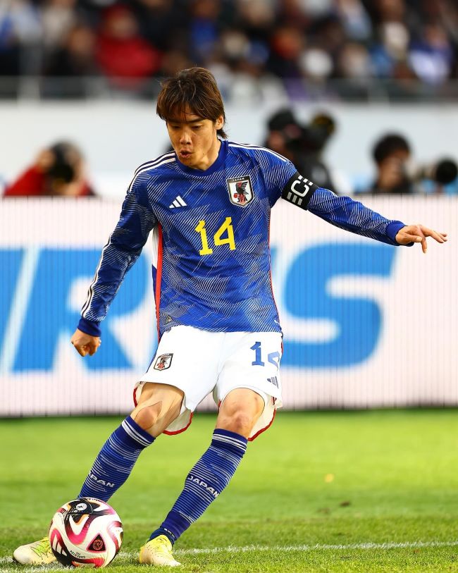 伊藤純也 ”元旦国立”の勝利を報告🎍「皆さんあけましておめでとうございます」