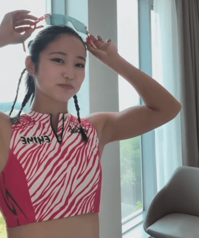 「えぐ可愛い」美女陸上選手、ウェアをチェンジする”窓際のエンジェルムービー”を披露！ファンメロメロに「超素敵です」