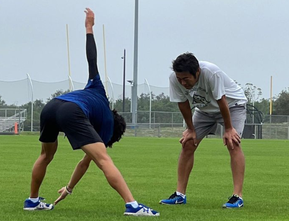 上原浩治が親子2ショットを公開⚾息子との練習で「頑張れ〜、俺の身体…」🔥