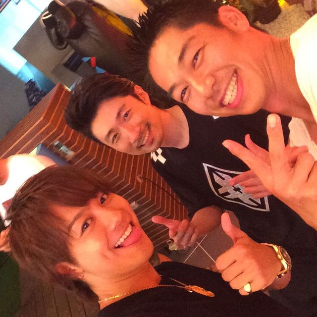 「若い頃からずっとかっこいい」EXILE・TAKAHIROが秘蔵ショット公開✨MAKIDAIの誕生日を祝福🎂