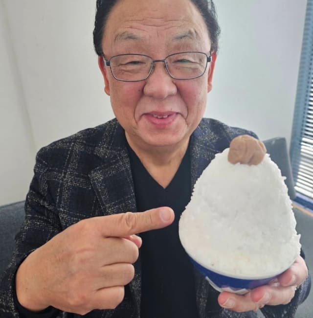 梅沢富美男が爆食い!? 最新ショットにファン驚愕