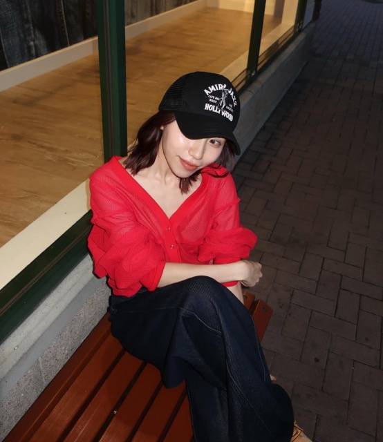 ばんばんざい・みゆ、透明感あふれる“赤の装い”に絶賛の嵐