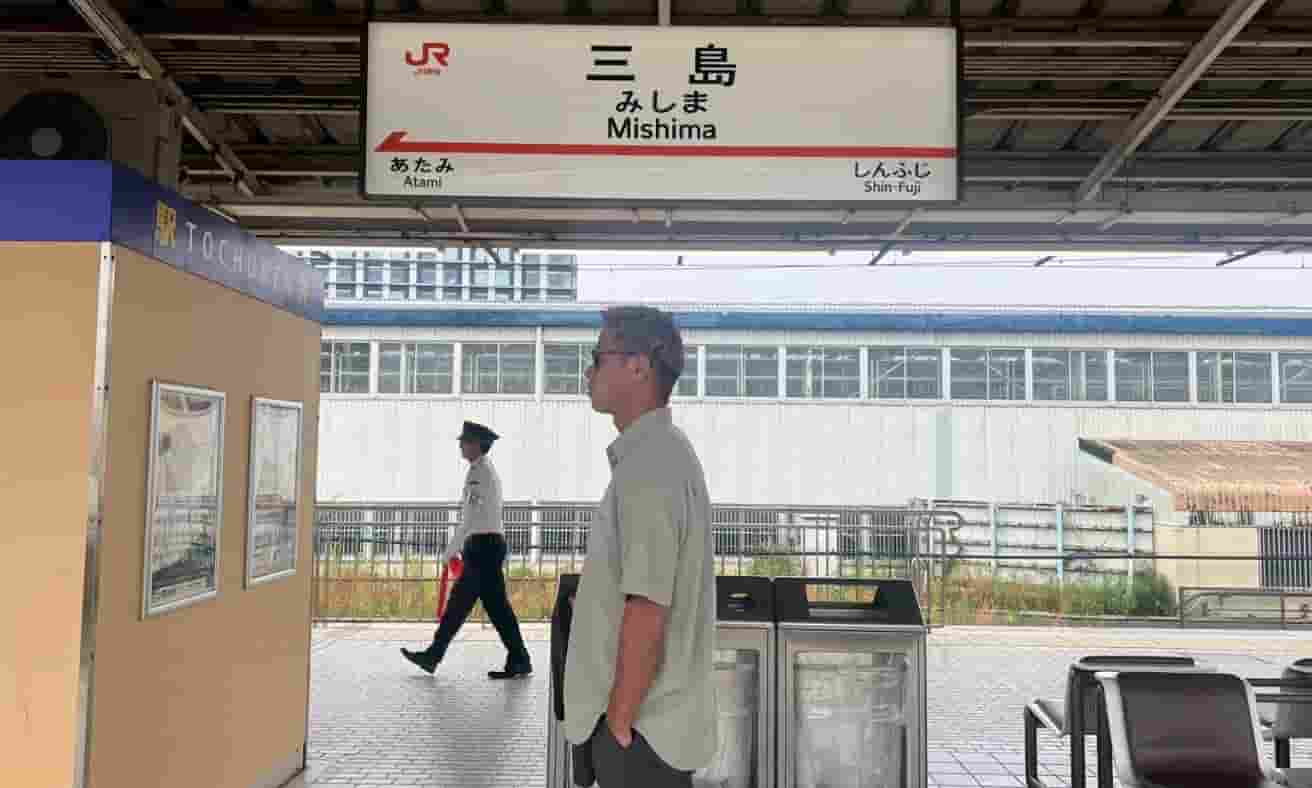 本田圭佑、静岡から三島へ！駅でのオフショットを公開