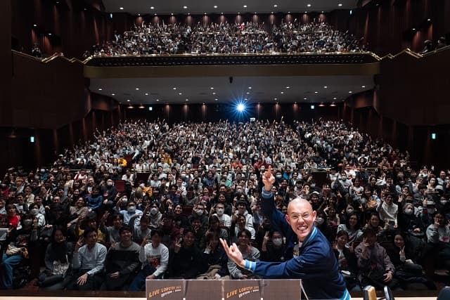 四千頭身・都築、自身がパーソナリティを務めるラジオ番組のイベントを開催！