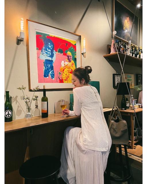 佐々木希 美しい後ろ姿とともにお洒落な私服を披露！