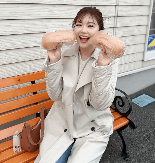 「かわいい〜」人気モデル、岩手観光で見せた”パン・グリグリショット”が可愛すぎと話題に「デニムコーデいい」