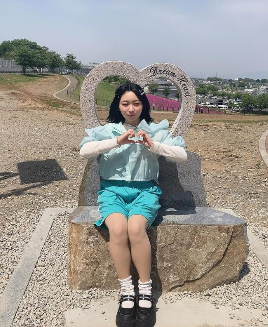 「本領発揮の季節です…！」観光大使のアンゴラ村長が可愛すぎるショットで"あの公園"をおすすめ！