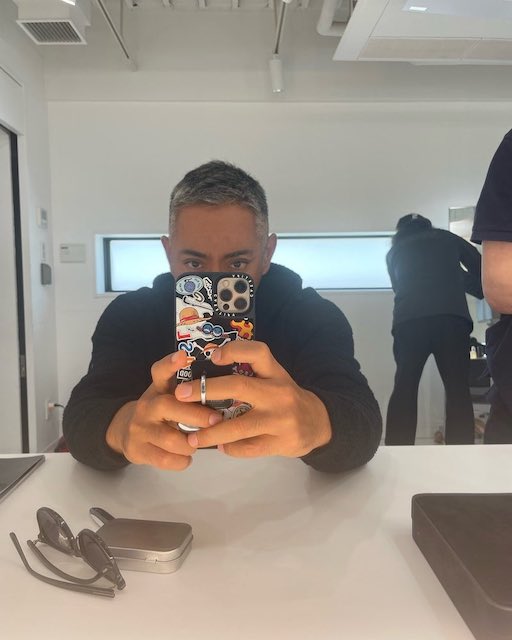 市川團十郎がLV撮影に臨む ハッシュタグには#LouisVuittonの文字