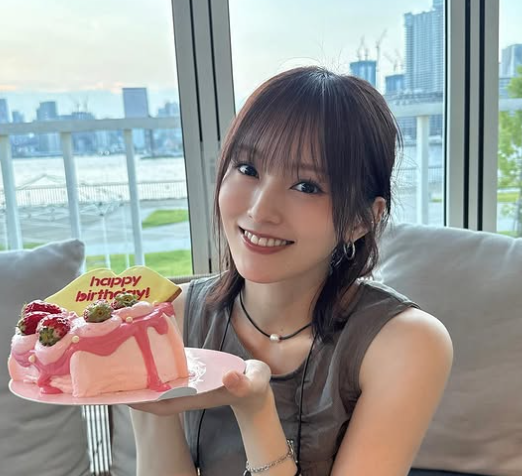 “32歳”山本彩、大人の魅力輝く誕生日ショットを公開し祝福の嵐