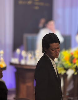 霜降り明星せいやの結婚式で粗品号泣 「これ以上ない最高の結婚式でした！」