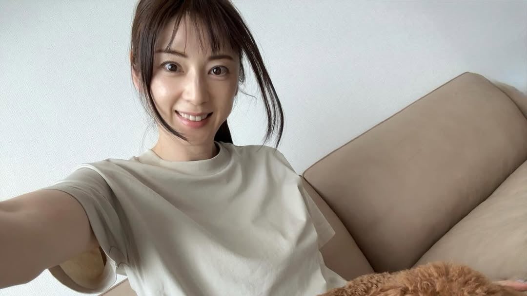 雨の日も輝く…美ゴルファーの“素顔ショット”にファン注目