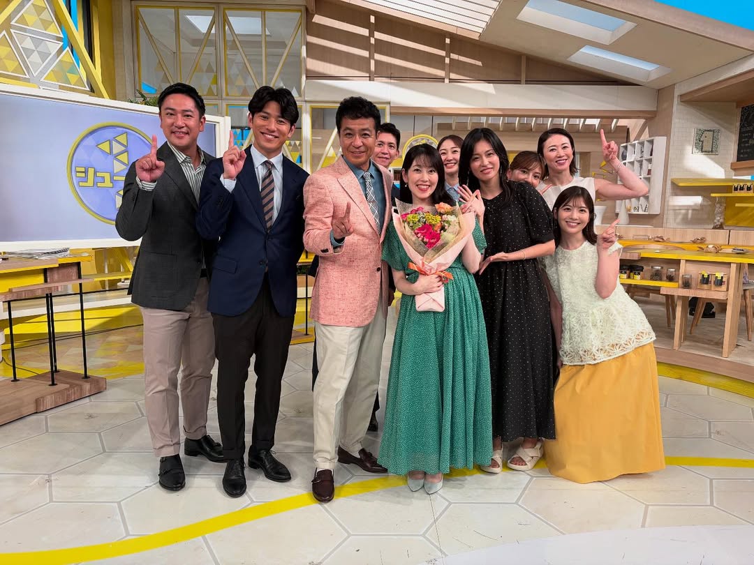 タレント・中山秀征、番組「シューイチ」で出会ったゲストとの写真集を公開！