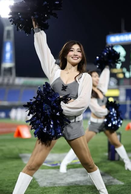 「Wow今日も別嬪さんだあ〜」美人で可愛い非の打ち所がないチアショットを公開！ファンから絶賛