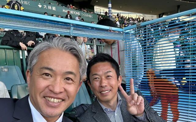 五十嵐亮太が語る甲子園。背番号53の絆が光る先輩との解説席