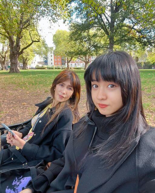 Kokiが歌手である母の誕生日をお祝い　幼少期の2ショットに大反響