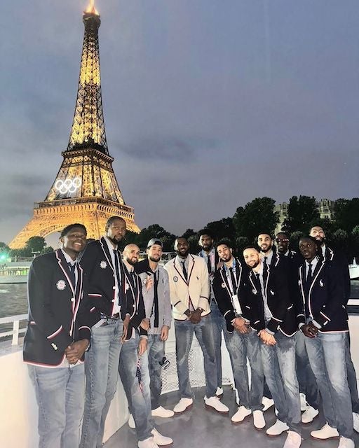 「超豪華！」バスケ アメリカ代表がエッフェル塔を背景にした集合写真を披露！