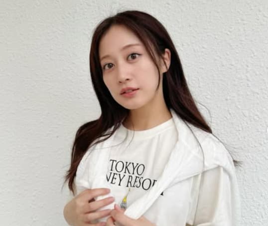 「夏がきてるねえ」NMB 48・川上千尋がディズニーの爽やかTシャツを披露！