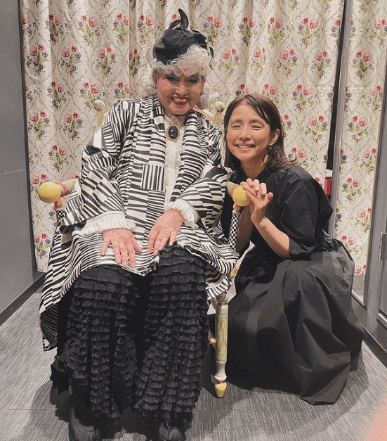 奇跡のアラフィフ（55歳）・石田ゆり子、あの大御所司会者とのツーショットを披露