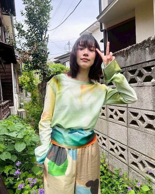 「お花の妖精かな」「かわいすぎるカマキリですね」のんのオフショットにファンからコメント続々