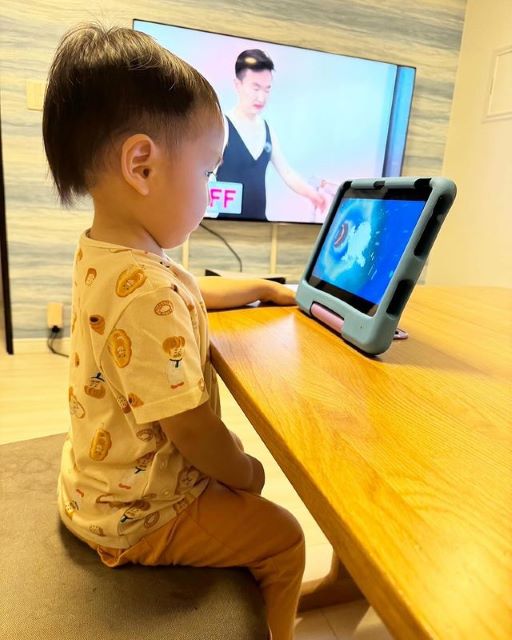 かまいたち山内「とにかく姿勢がいい次男」アップもファンはテレビに映る山内が気になる⁉